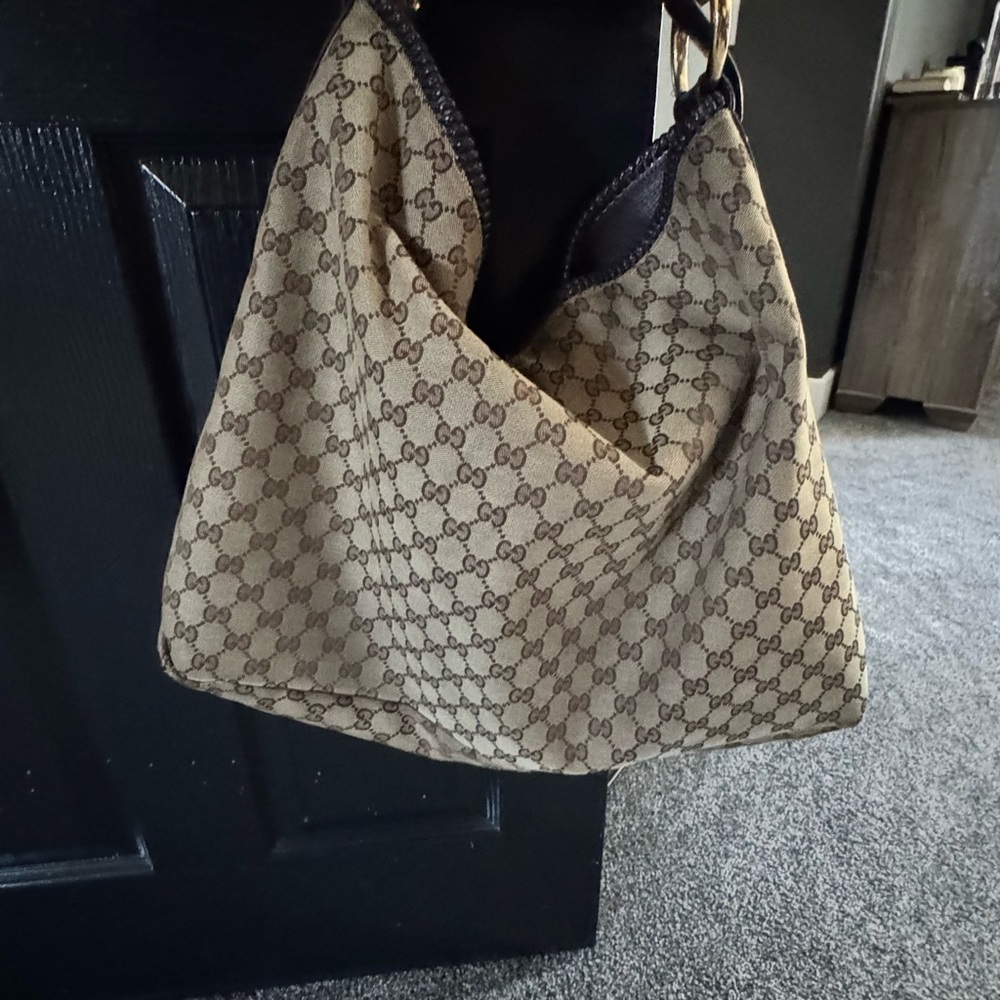 Gucci Brown Hobo Bag with Elegant Design